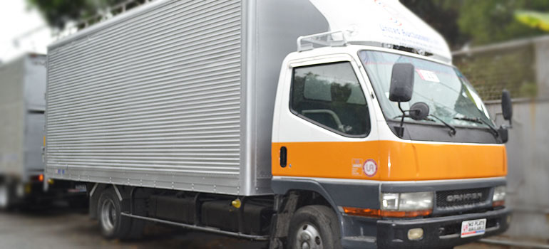 6 Wheeler Trucks