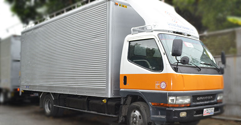 6 Wheeler Trucks